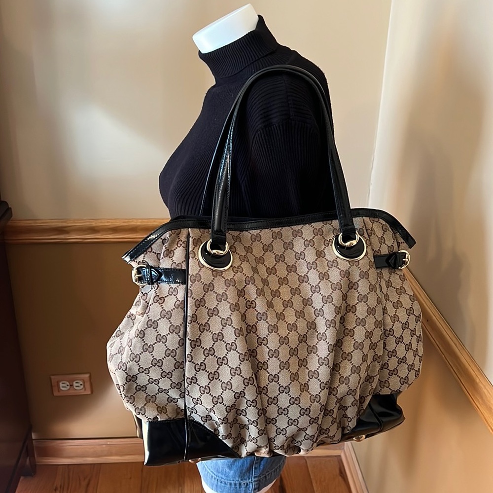 Gucci shoulder bag 🌺